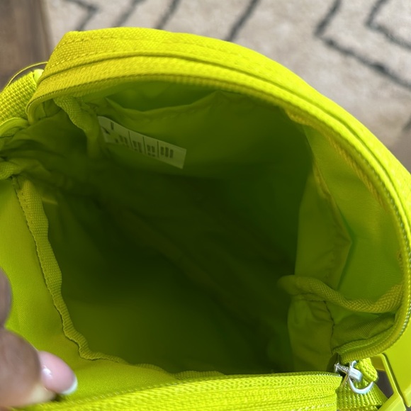 Nike Unisex Neon Crossbody - Picture 3 of 3